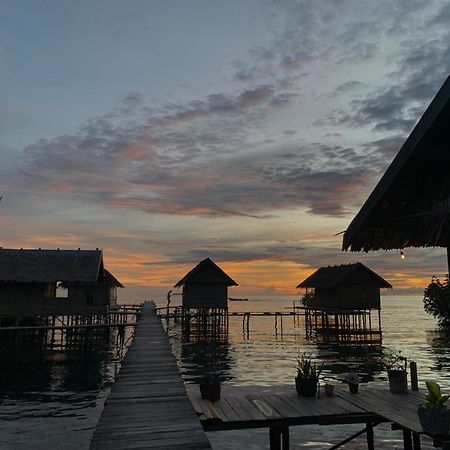 Nyanse Homestay - Raja Ampat Besir ภายนอก รูปภาพ
