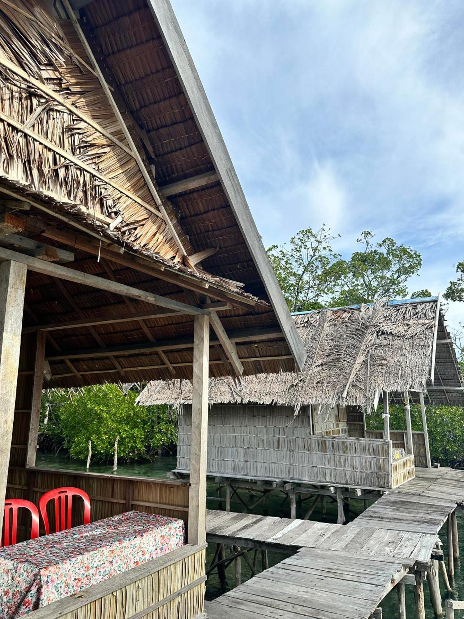 Nyanse Homestay - Raja Ampat Besir ภายนอก รูปภาพ