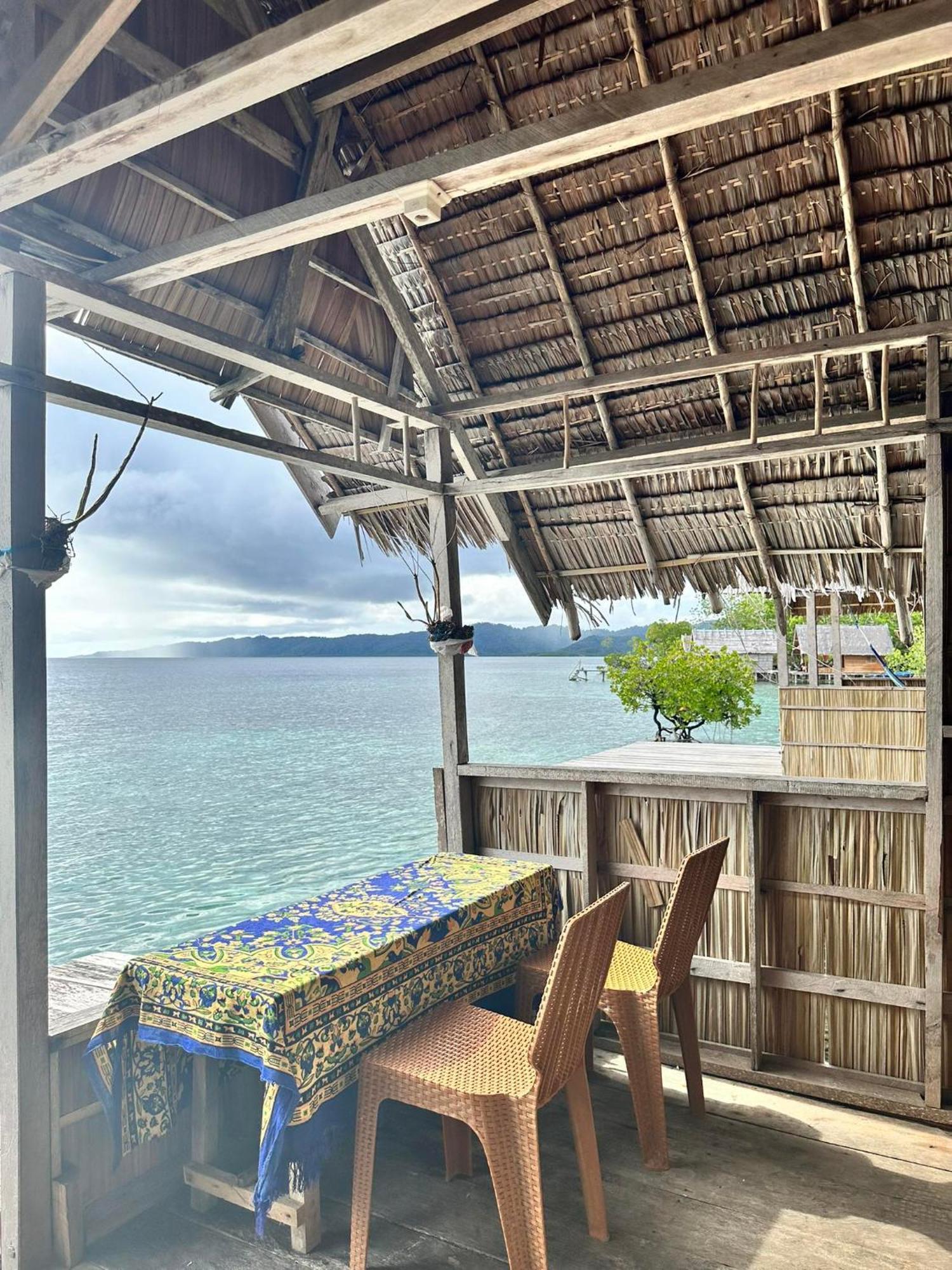 Nyanse Homestay - Raja Ampat Besir ภายนอก รูปภาพ