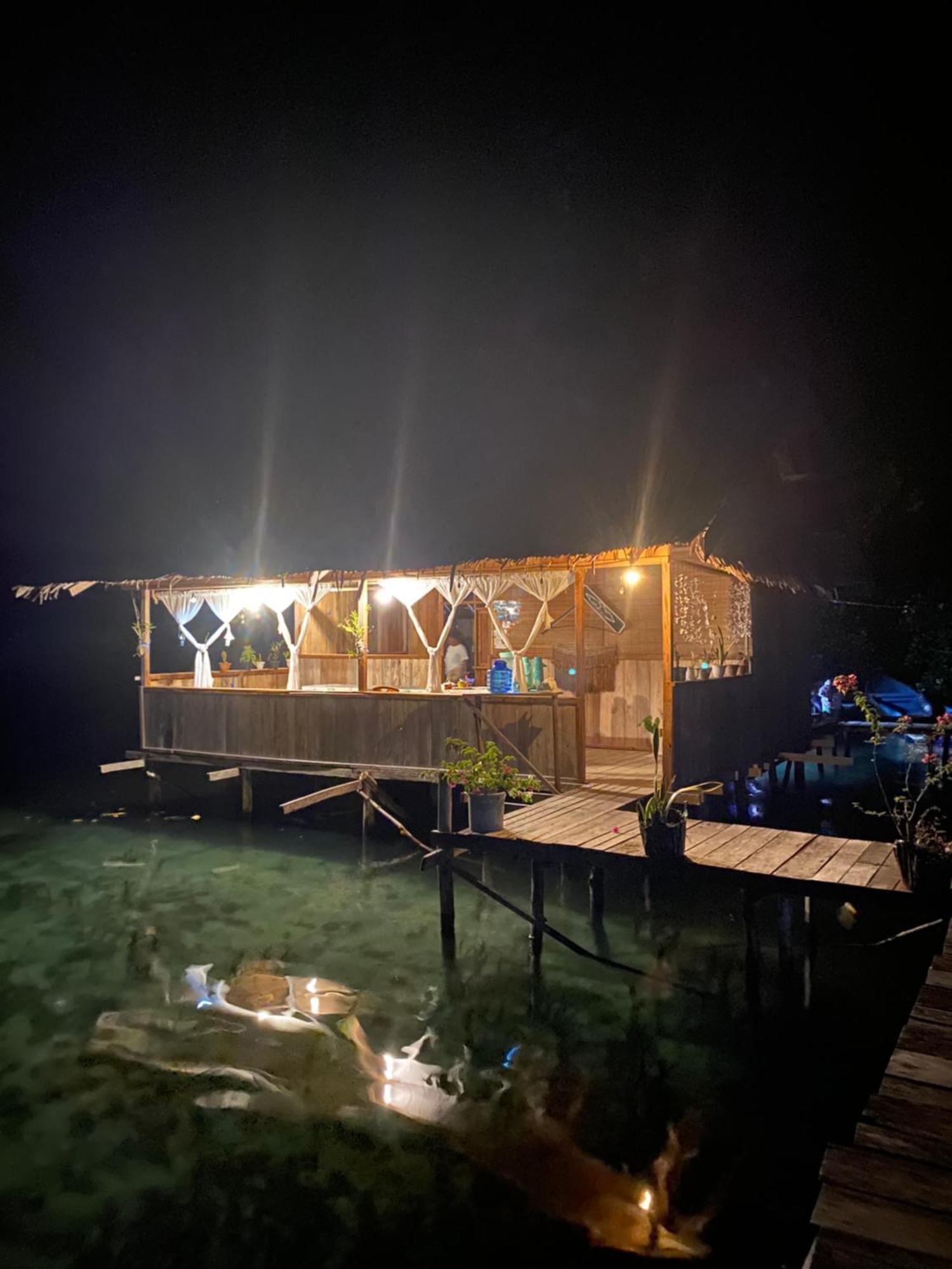 Nyanse Homestay - Raja Ampat Besir ภายนอก รูปภาพ