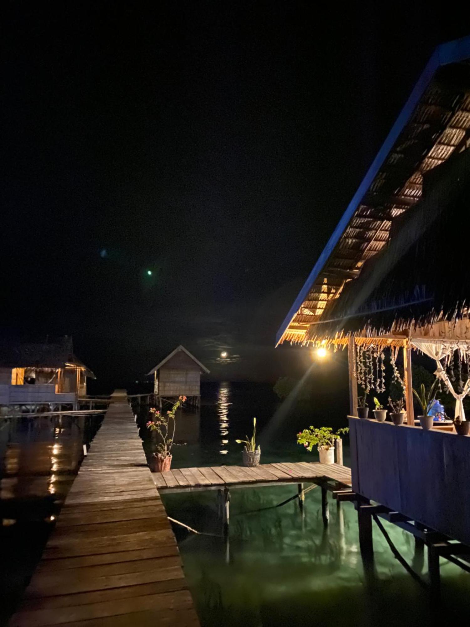 Nyanse Homestay - Raja Ampat Besir ภายนอก รูปภาพ