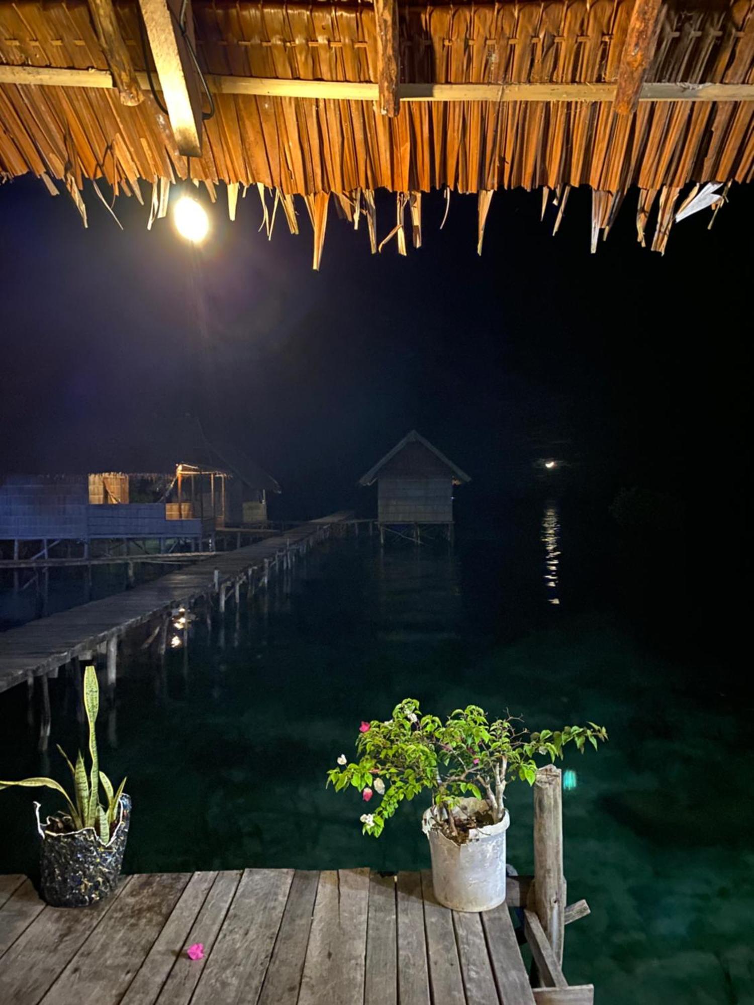 Nyanse Homestay - Raja Ampat Besir ภายนอก รูปภาพ
