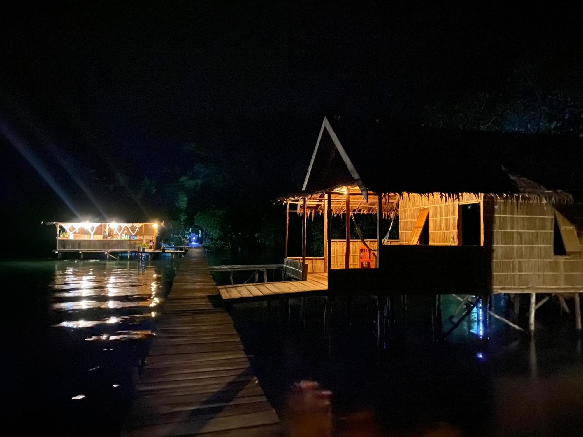 Nyanse Homestay - Raja Ampat Besir ภายนอก รูปภาพ