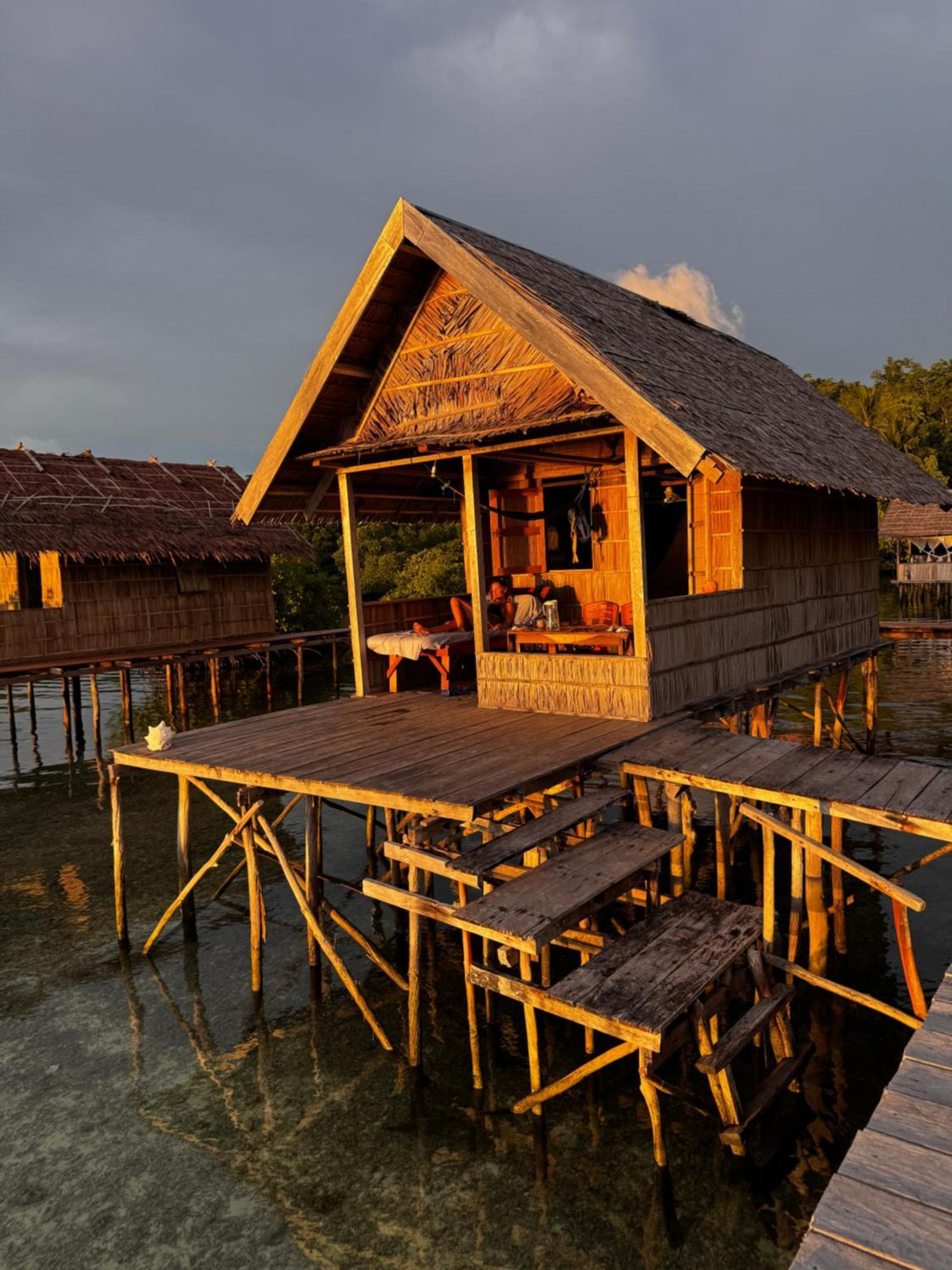 Nyanse Homestay - Raja Ampat Besir ภายนอก รูปภาพ